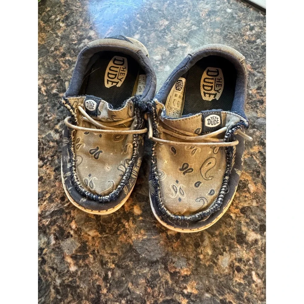 Hey Dude Wally Toddler Bandana Navy Tan Paisley Slip On Loafers‎ Shoes Size 8T